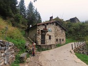 79 Raggiugiamo la stradetta ENEL alla Baita Birone